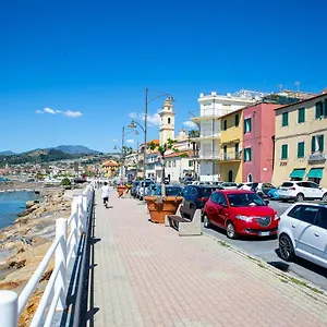  Appartamento La Casa Di Tina A 20 Metri Dal Mare Italia